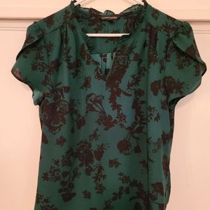 Gorgeous emerald green flowy top
